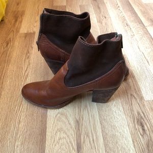 Frye Essa Booties 8